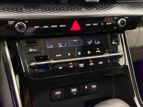 Used 2024 Kia Carnival SX Prestige FWD image 29