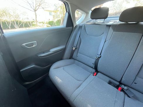 Used 2025 Kia K4 LXS image 38