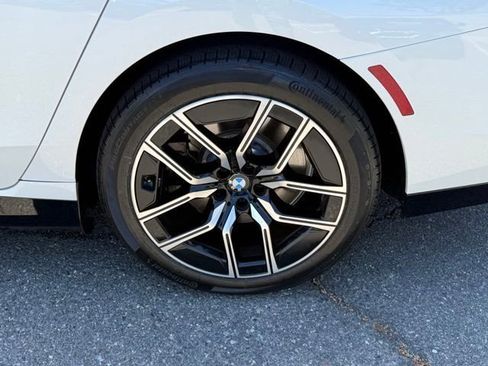 Used 2023 BMW i7 xDrive60 AWD/4WD image 14
