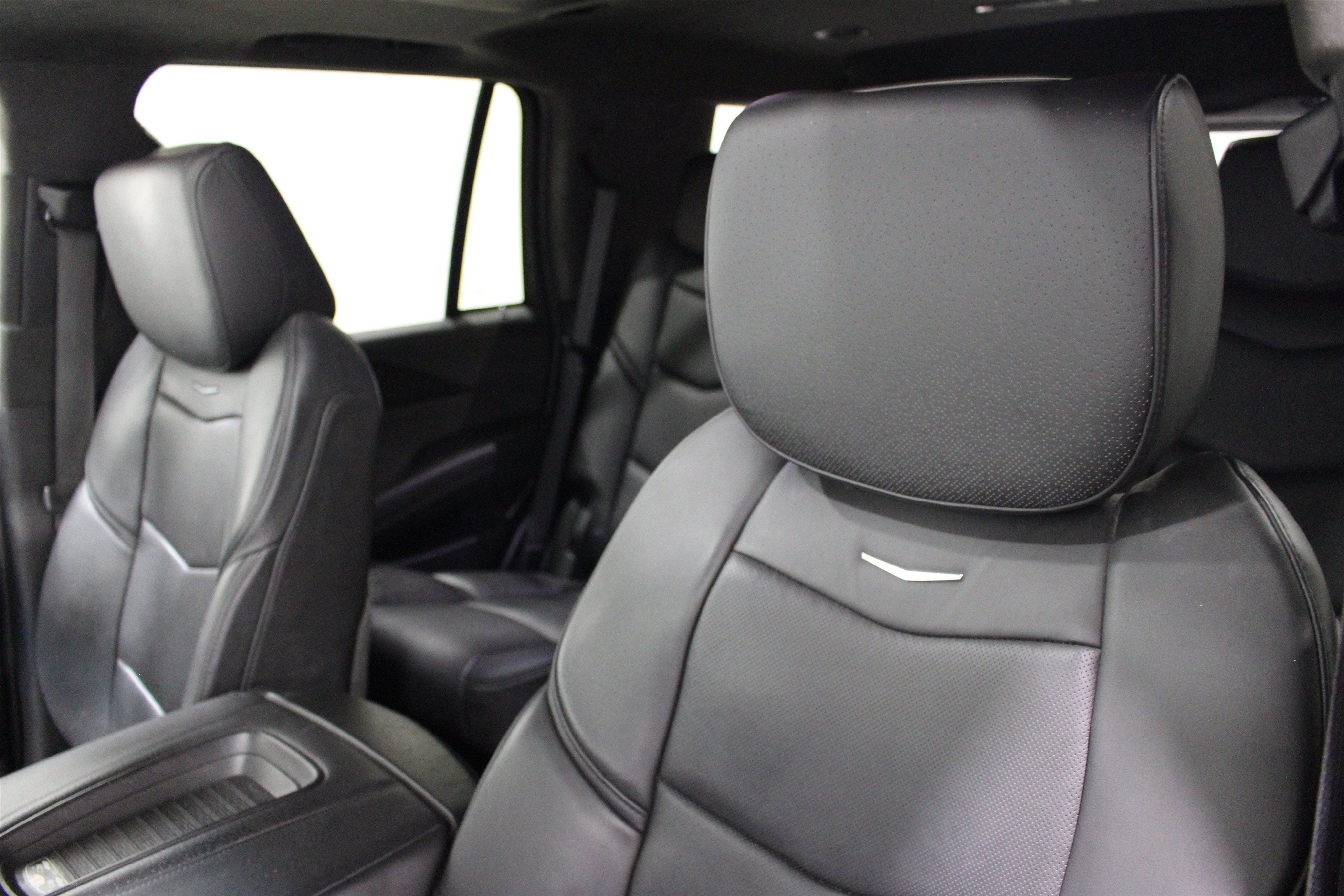 Used 2018 Cadillac Escalade Platinum AWD/4WD image 4