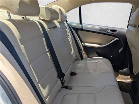 Used 2015 Volkswagen Jetta SE FWD image 15