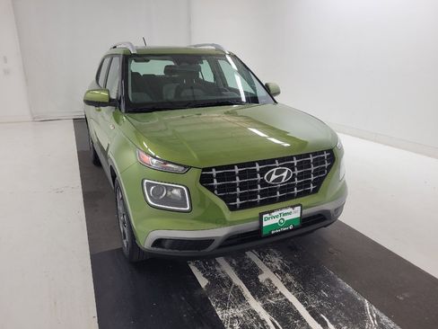 Used 2024 Hyundai Venue SEL image 14