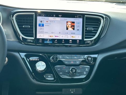 New 2026 Chrysler Voyager LX FWD image 16