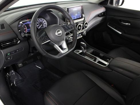 Used 2025 Nissan Sentra SR w/ SR Premium Package FWD image 16