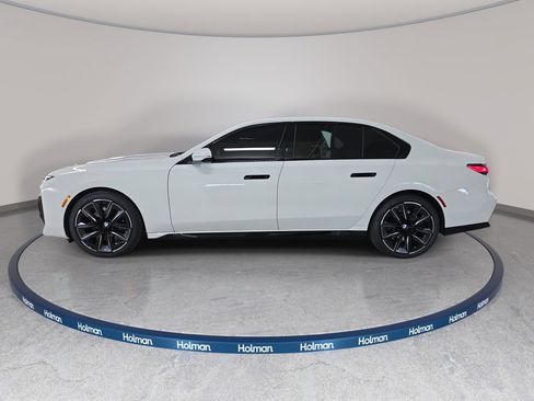 Certified 2025 BMW 740i w/ Premium Package RWD image 9