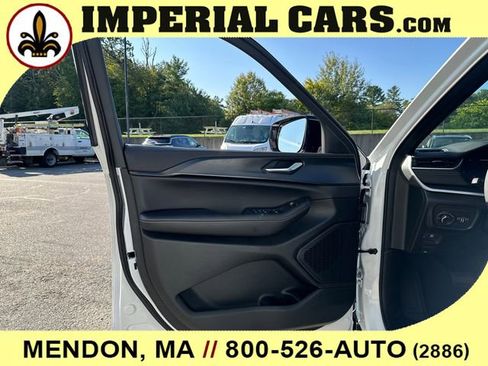 New 2025 Jeep Grand Cherokee L Altitude image 23