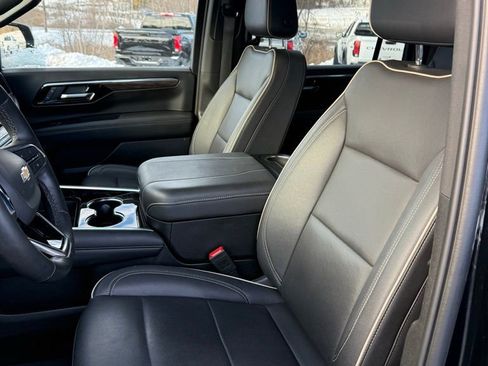 Used 2025 Chevrolet Suburban Premier w/ Sun And Tow Package image 11