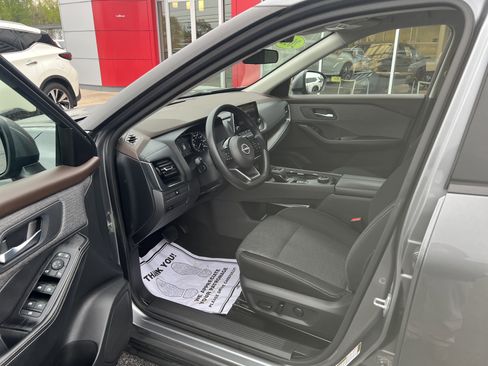 Used 2022 Nissan Rogue SV AWD/4WD image 3