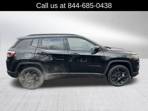 New 2026 Jeep Compass Latitude image 4