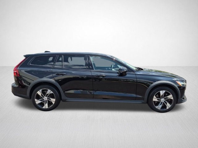 Used 2020 Volvo V60 T5 Cross Country AWD/4WD image 11