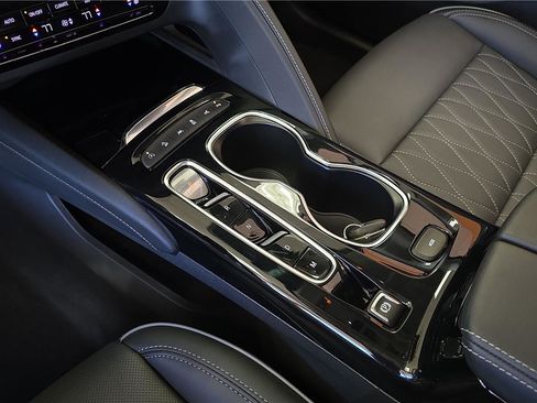 Used 2023 Buick Envision Avenir image 23