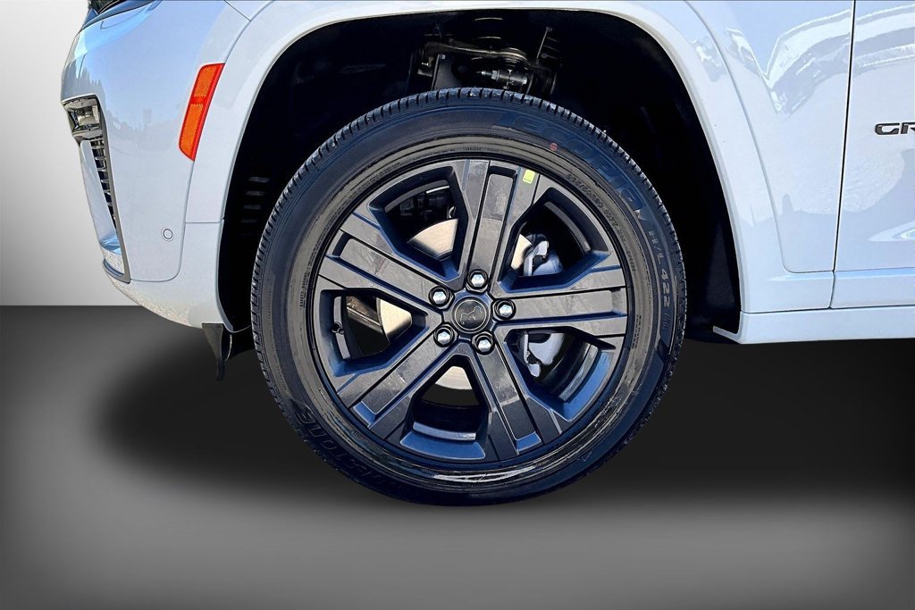 New 2027 Jeep Grand Cherokee Limited AWD/4WD image 13