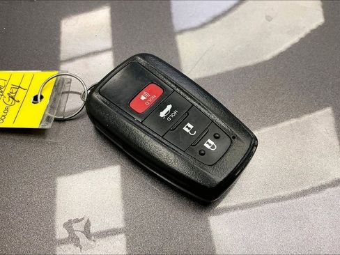 Used 2022 Toyota Camry LE w/ Convenience Package image 9