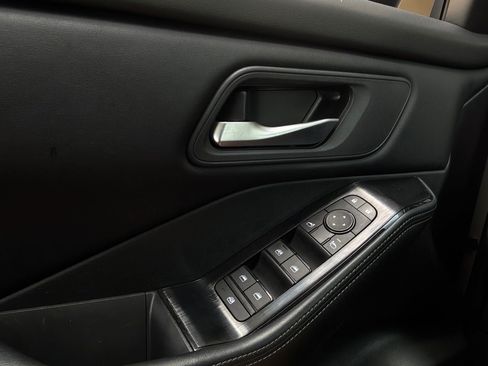 Used 2025 Nissan Rogue SV AWD/4WD image 21