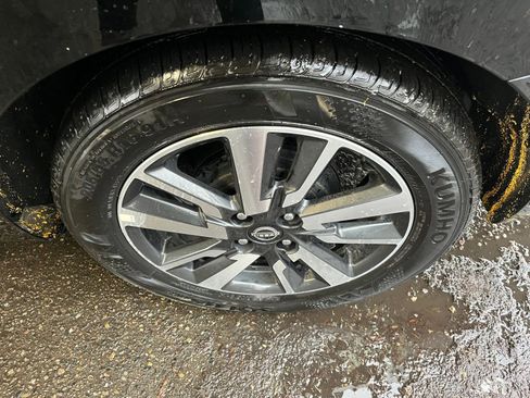 Used 2025 Nissan Versa SV image 30