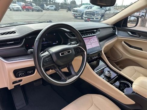 Used 2022 Jeep Grand Cherokee Limited image 12