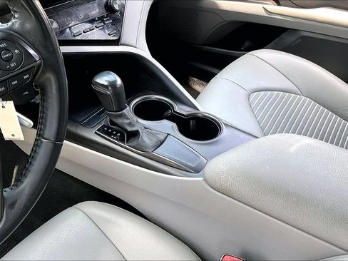 Used 2021 Toyota Camry SE FWD image 15