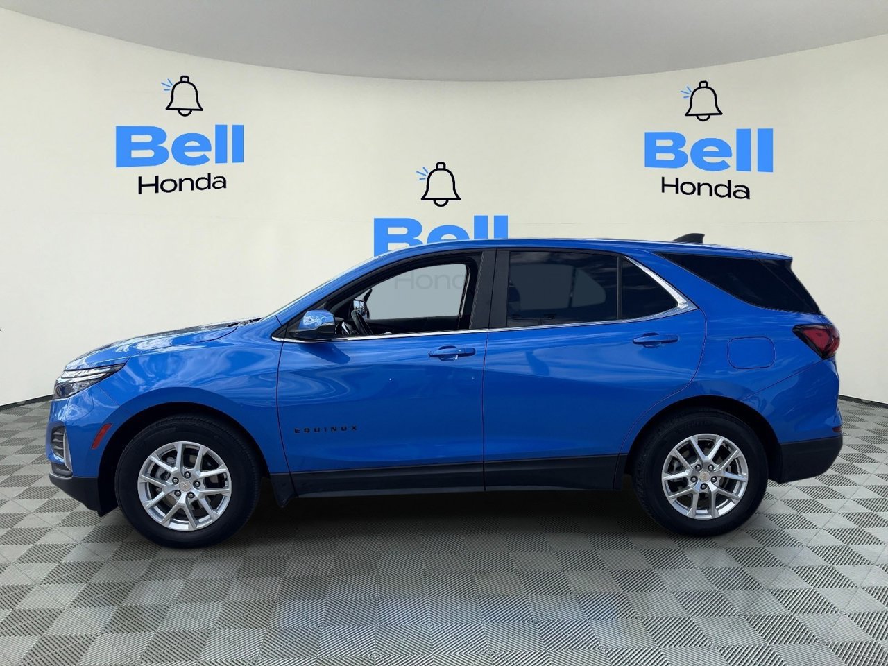 Used 2024 Chevrolet Equinox LT FWD image 2