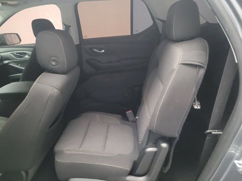 Used 2020 Chevrolet Traverse LT image 18