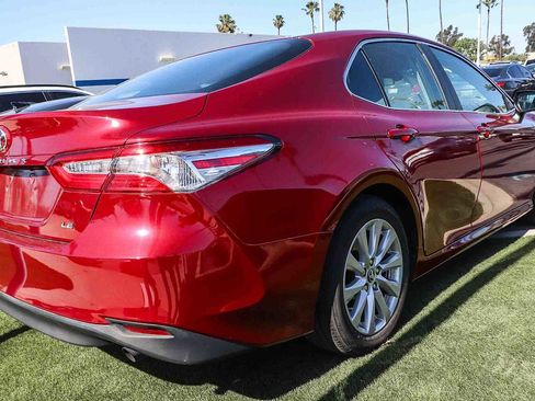 Used 2018 Toyota Camry LE image 6