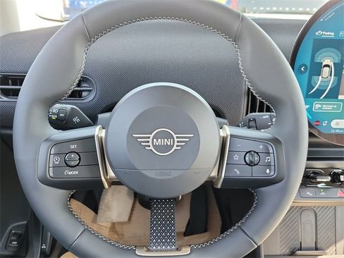 Used 2025 MINI Cooper 2-Door Hardtop image 17