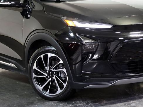 Used 2023 Chevrolet Bolt EUV Premier w/ Sun & Sound Package image 8