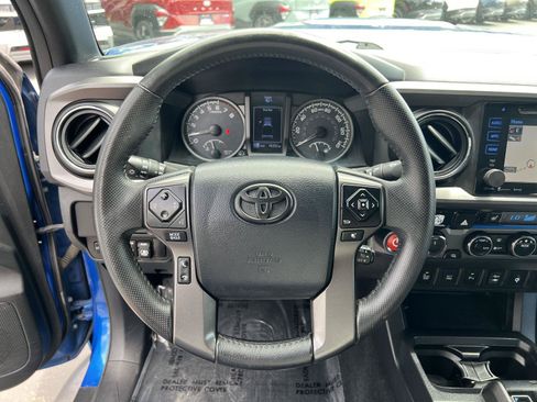 Used 2017 Toyota Tacoma TRD Sport AWD/4WD image 34