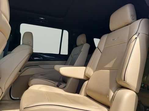 Used 2023 Cadillac Escalade ESV Premium Luxury RWD image 17