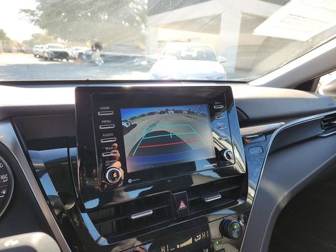 Used 2024 Toyota Camry SE image 18