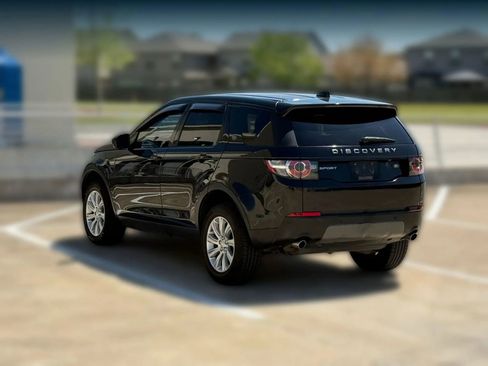 Used 2017 Land Rover Discovery Sport SE image 5