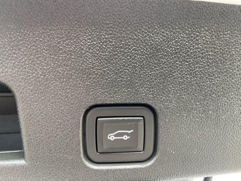 Used 2024 Chevrolet Traverse LT FWD image 52