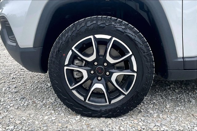 Used 2025 Jeep Compass Trailhawk AWD/4WD image 8