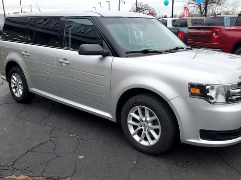 Used 2019 Ford Flex SE image 4