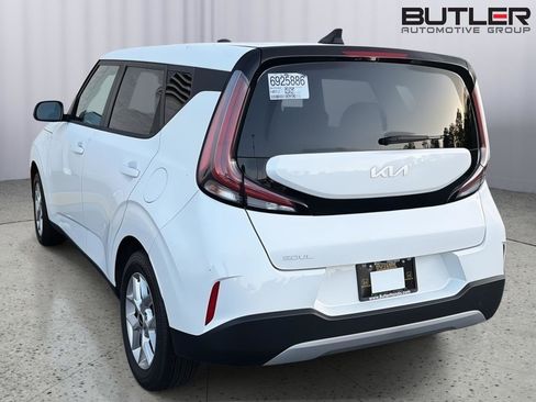 Used 2025 Kia Soul LX w/ LX Technology Package FWD image 8