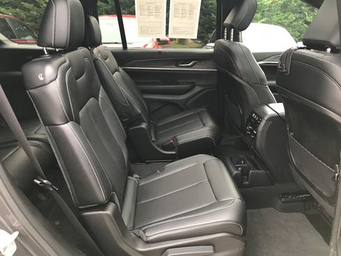 Used 2024 Jeep Grand Cherokee L Limited w/ Luxury Tech Group II AWD/4WD image 34