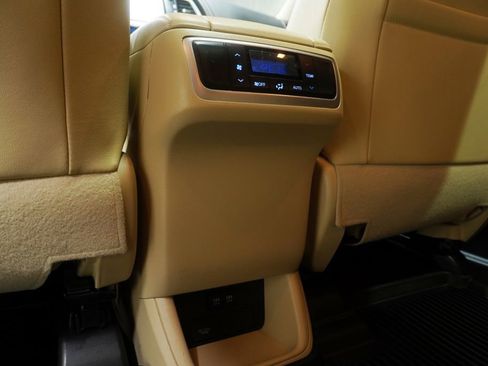 Used 2019 Toyota Highlander XLE AWD/4WD image 15