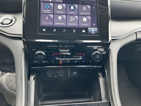 Used 2023 Jeep Grand Cherokee Laredo image 27