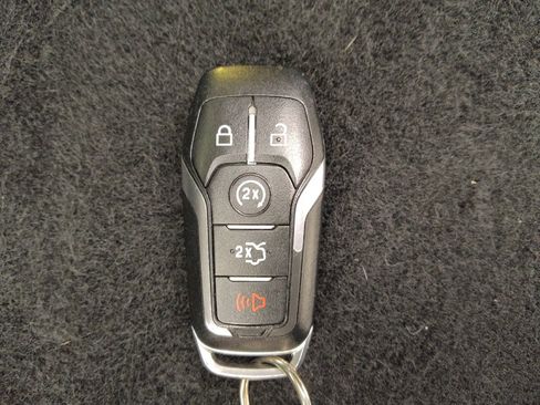 Used 2015 Ford Edge Titanium w/ Technology Package AWD/4WD image 32