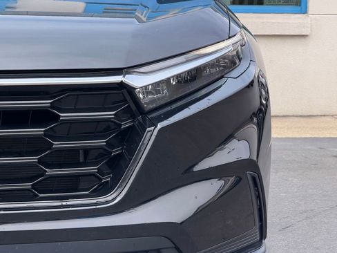 Used 2023 Honda CR-V EX image 2