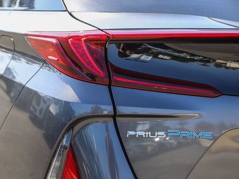 Used 2021 Toyota Prius Prime XLE FWD image 11