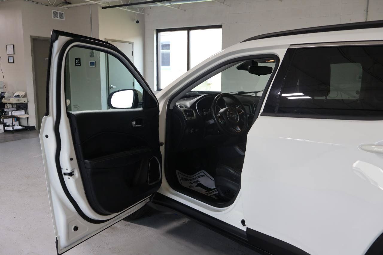 Used 2018 Jeep Compass Latitude FWD image 14