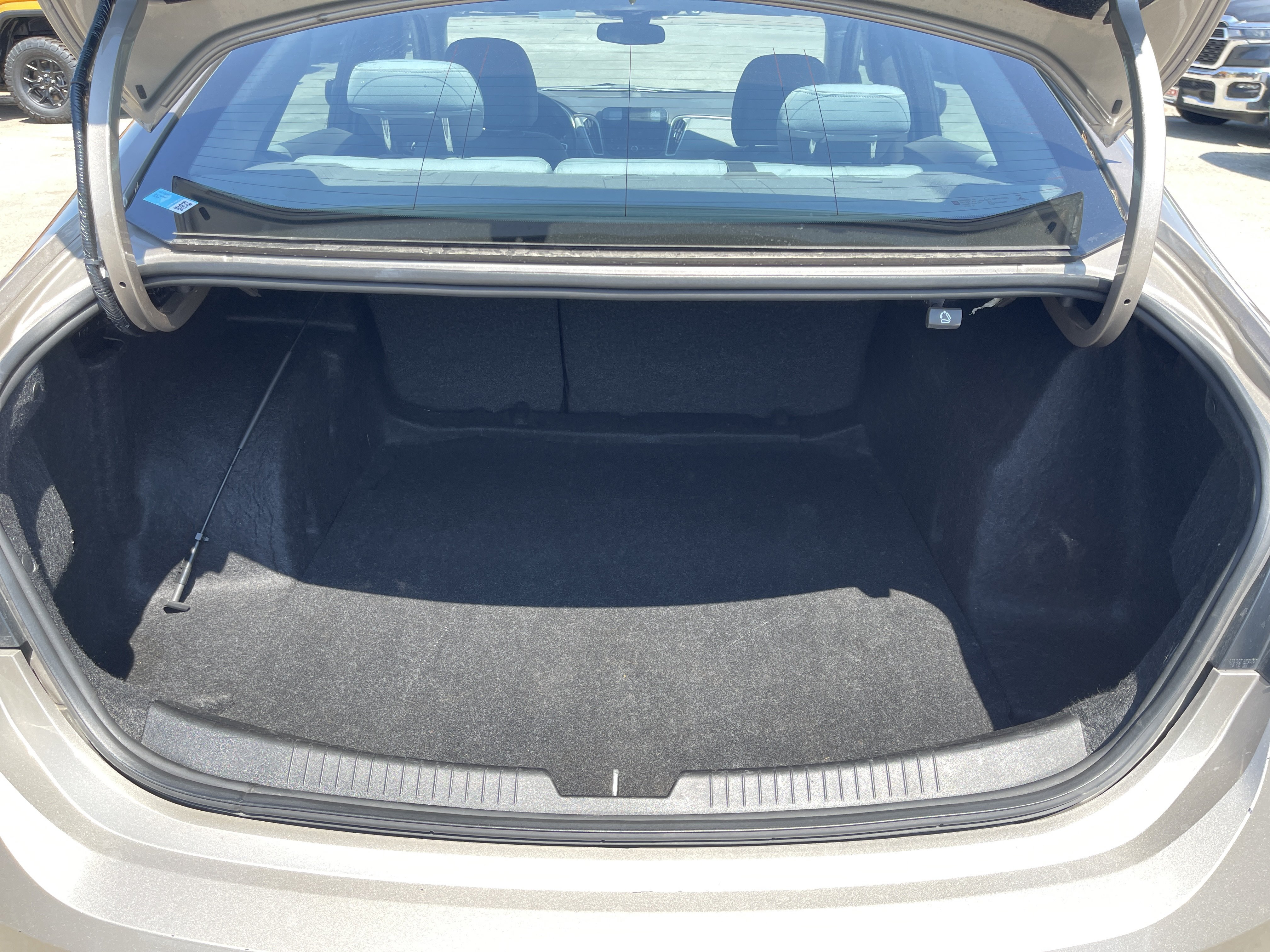 Used 2022 Chevrolet Malibu LT FWD image 15