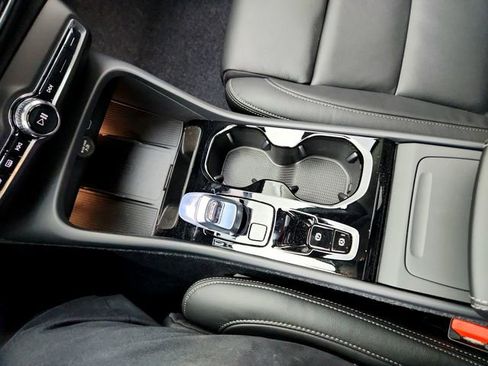 New 2026 Volvo XC40 B5 Plus w/ Protection Package Premier image 21