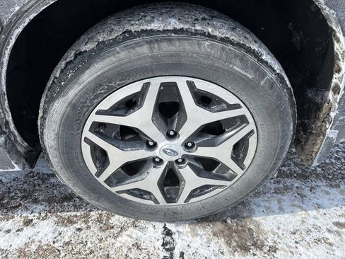 Used 2023 Subaru Forester Premium image 7