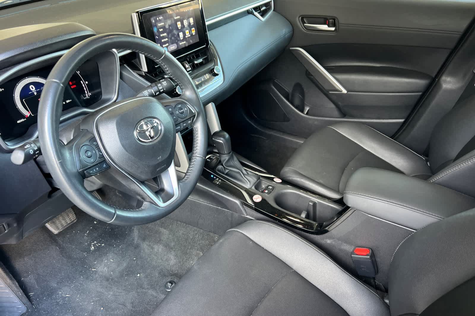Used 2025 Toyota Corolla Cross XLE AWD/4WD image 9