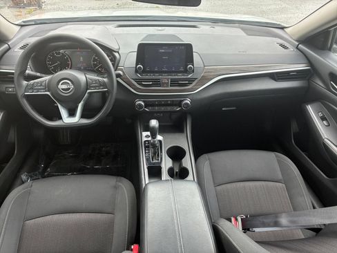 Used 2025 Nissan Altima 2.5 SV FWD image 23