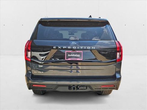 New 2025 Ford Expedition Active image 8