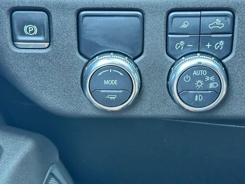 Used 2025 GMC Sierra 1500 SLT RWD image 16