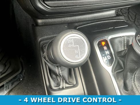 Used 2023 Jeep Gladiator Overland w/ Cold Weather Group AWD/4WD image 39