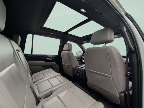 Used 2021 Chevrolet Suburban LT RWD image 25